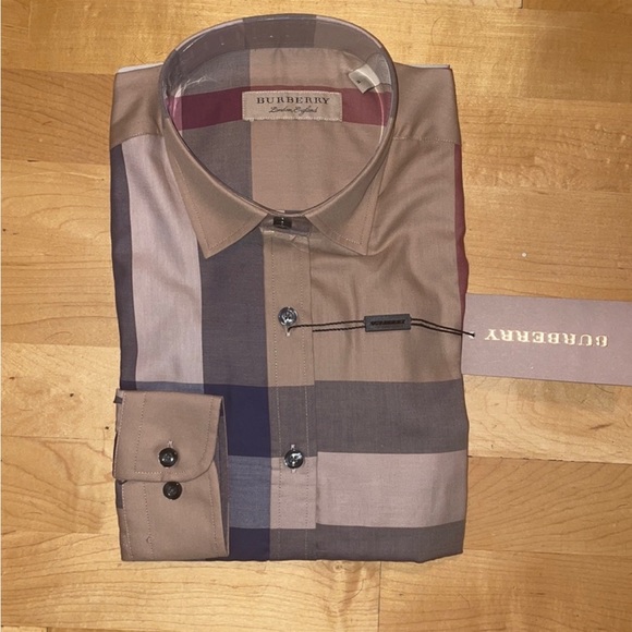 Burberry Tops - REPOSH Burberry Keegan Long Sleeved shirt sz M NWT
